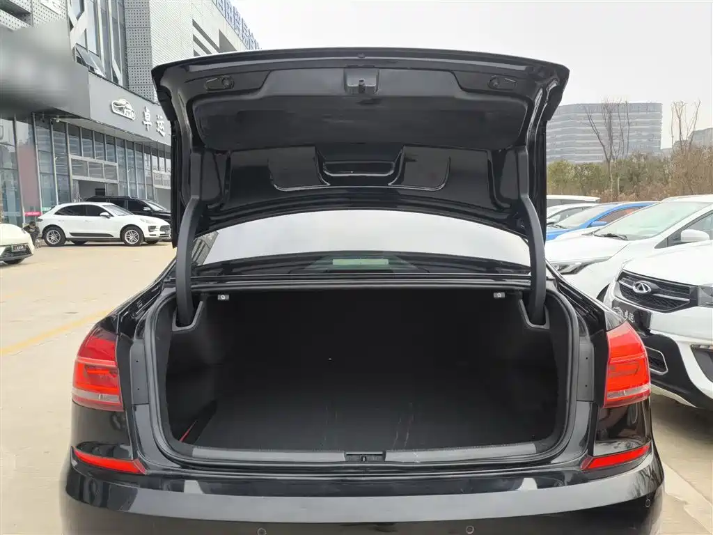 Volkswagen Passat 2016 330TSI DSG Executive Edition фото 9