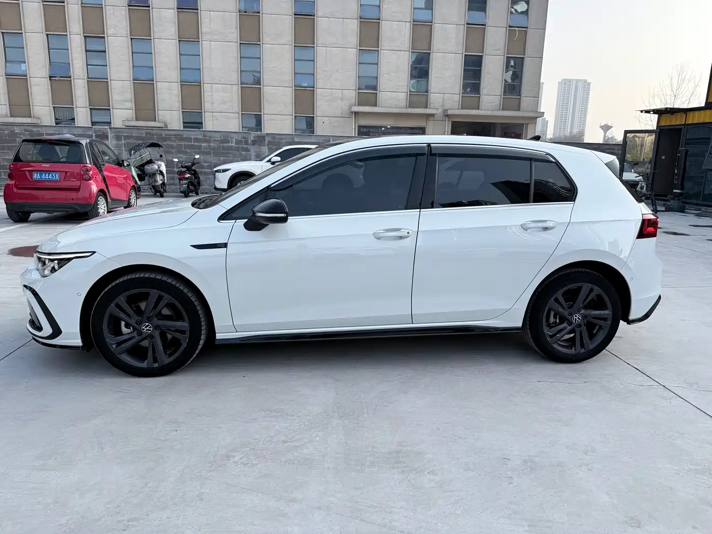 Volkswagen Golf 2023 Model 280TSI DSG R-Line фото 3