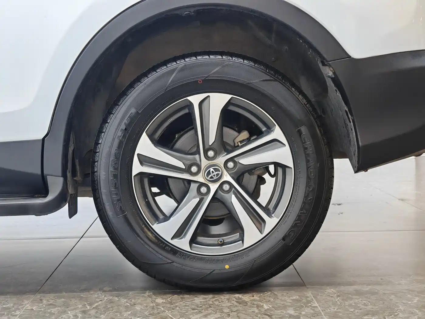 Toyota RAV4 Rongfang 2015 2.0L CVT 2WD Trend Edition фото 9