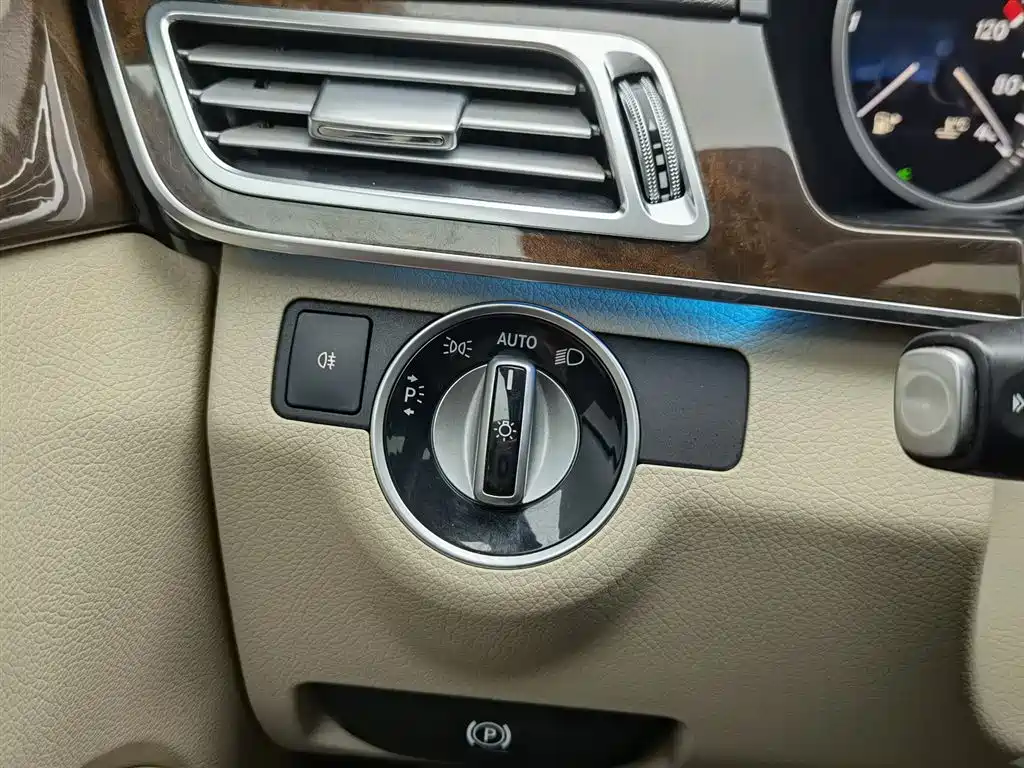 Mercedes-Benz E-Class 2015 E 200 L фото 21
