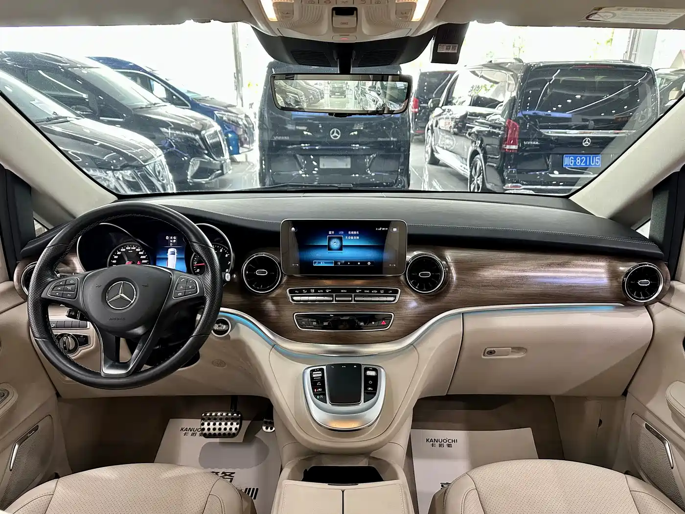 Mercedes-Benz V-Class 2022 V 260 L Long Wheelbase Luxury Edition фото 7