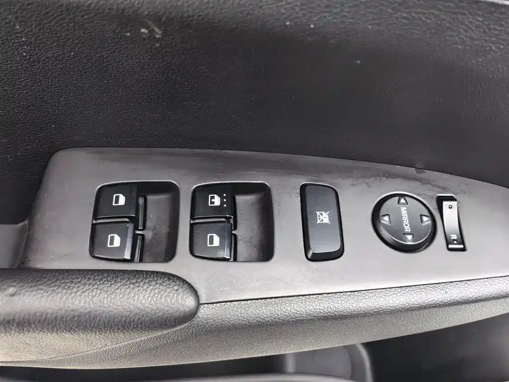 Hyundai Verna 2016 1.4L Manual Cool Edition GLS фото 9