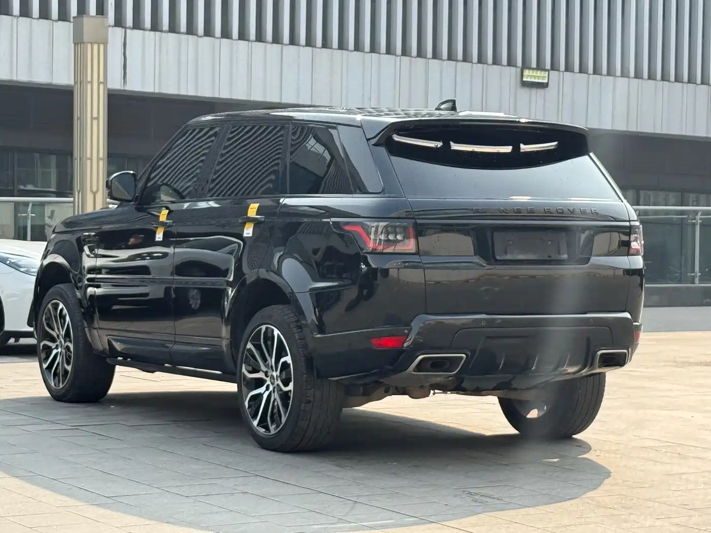 Land Rover Range Rover Sport 2022 3.0 L6 Gloss Black Edition фото 14