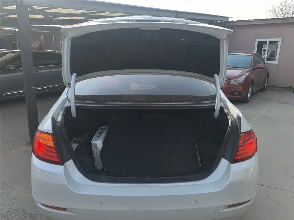 BMW 5 Series 2017 525Li Leading Edition фото 16