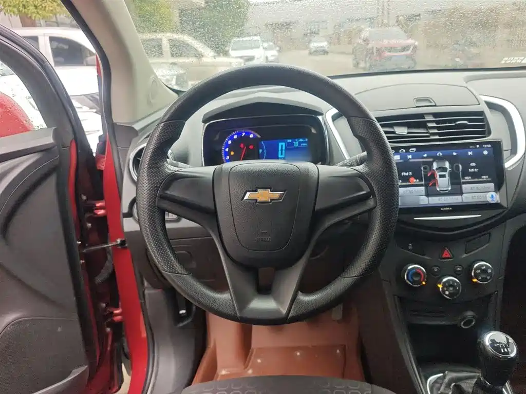 Chevrolet Trax 2016 1.4T Manual 2WD Comfort Sunroof Edition фото 9