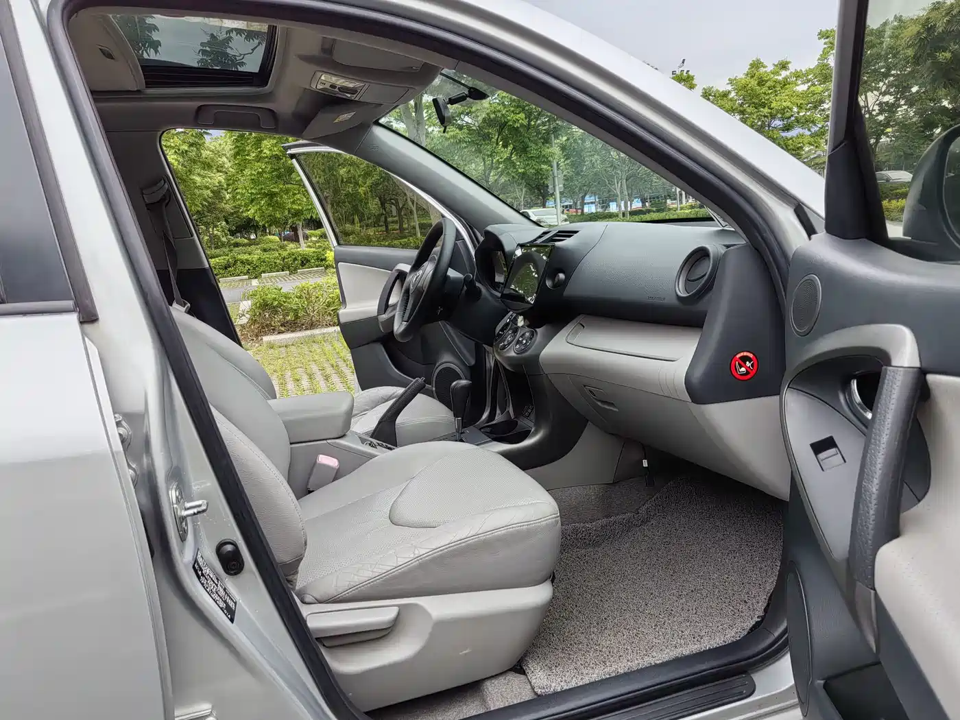 Toyota RAV4 Rongfang 2009 2.4L Automatic Luxury Edition фото 16