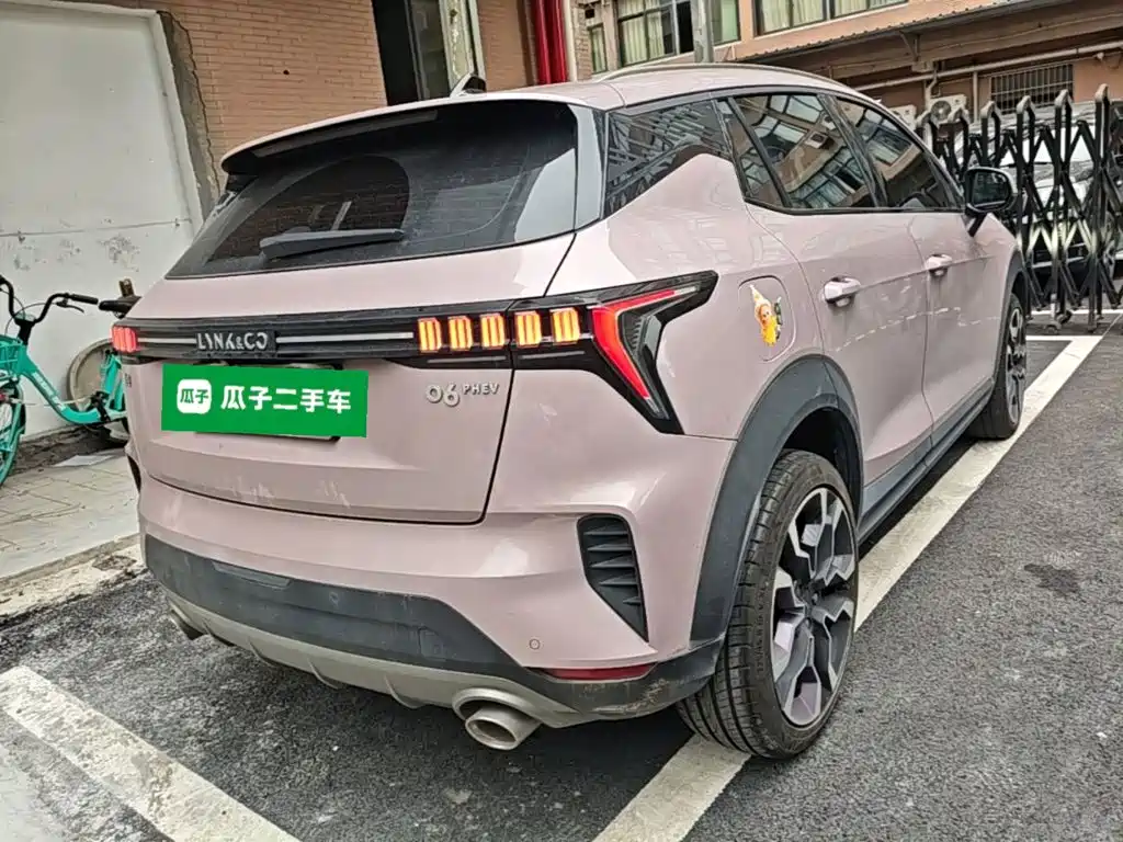 Lynk & Co 06 EM-P 2022 2022 PHEV Shero Pink Special Edition