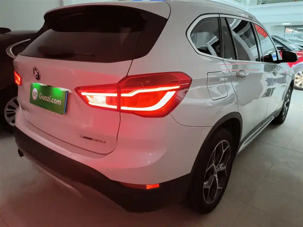 BMW X1 2019 sDrive18Li Premium Model фото 24