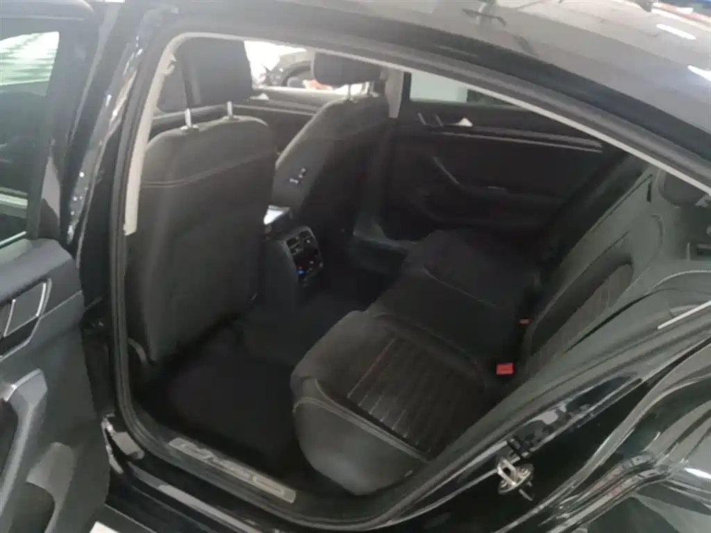 Volkswagen Magotan 2020 330TSI DSG Luxury фото 17