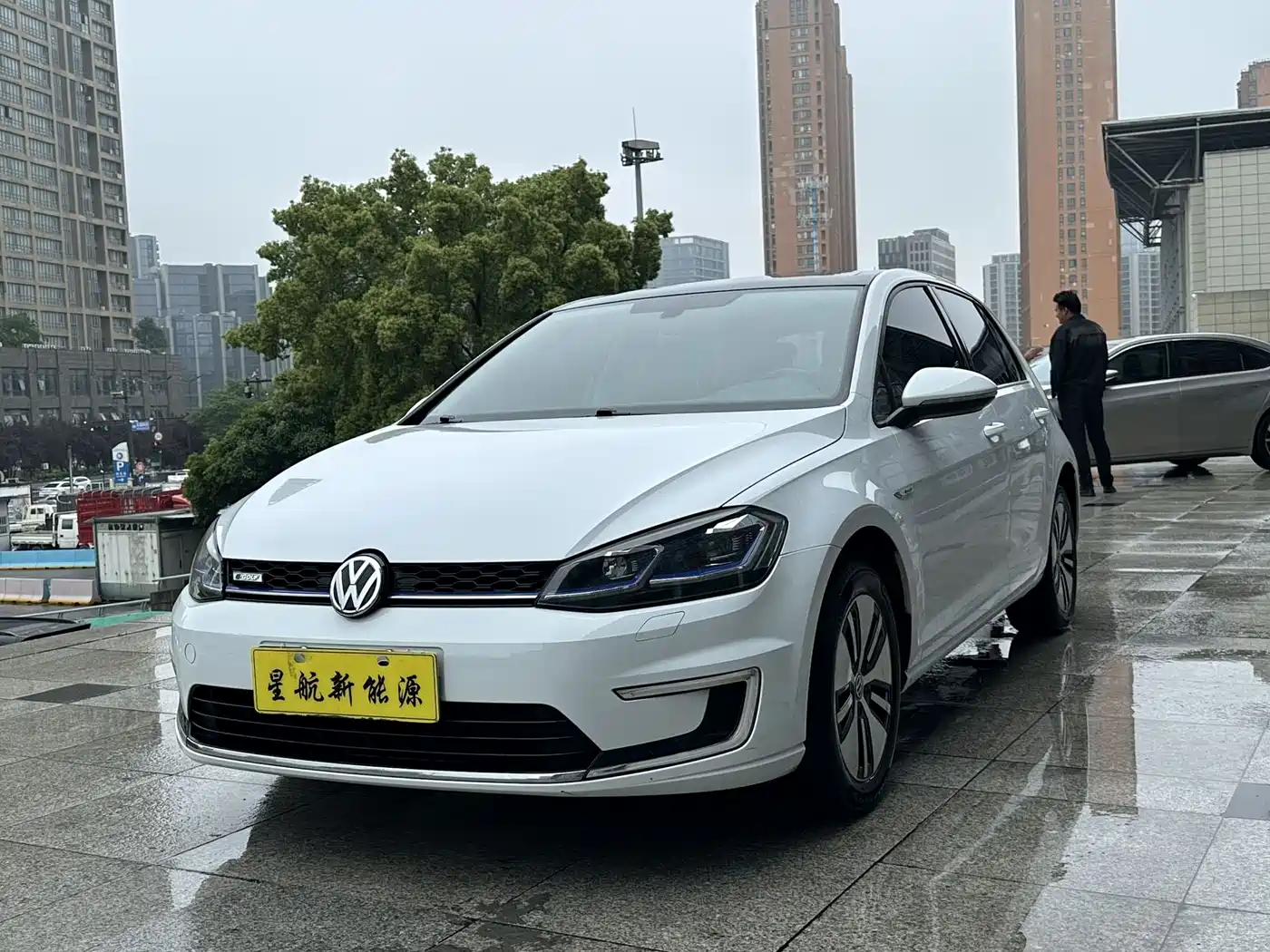 Volkswagen Golf Electric 2020 Chi Pro
