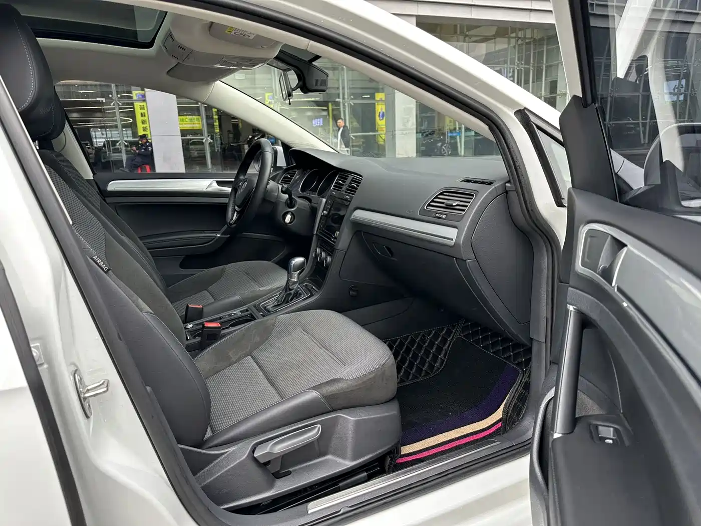 Volkswagen Golf Electric 2020 Chi Pro фото 14