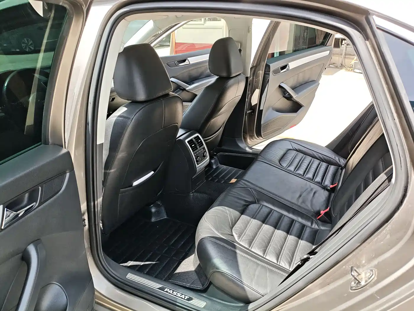 Volkswagen Passat 2014 2.0TSI DSG Executive Edition фото 11