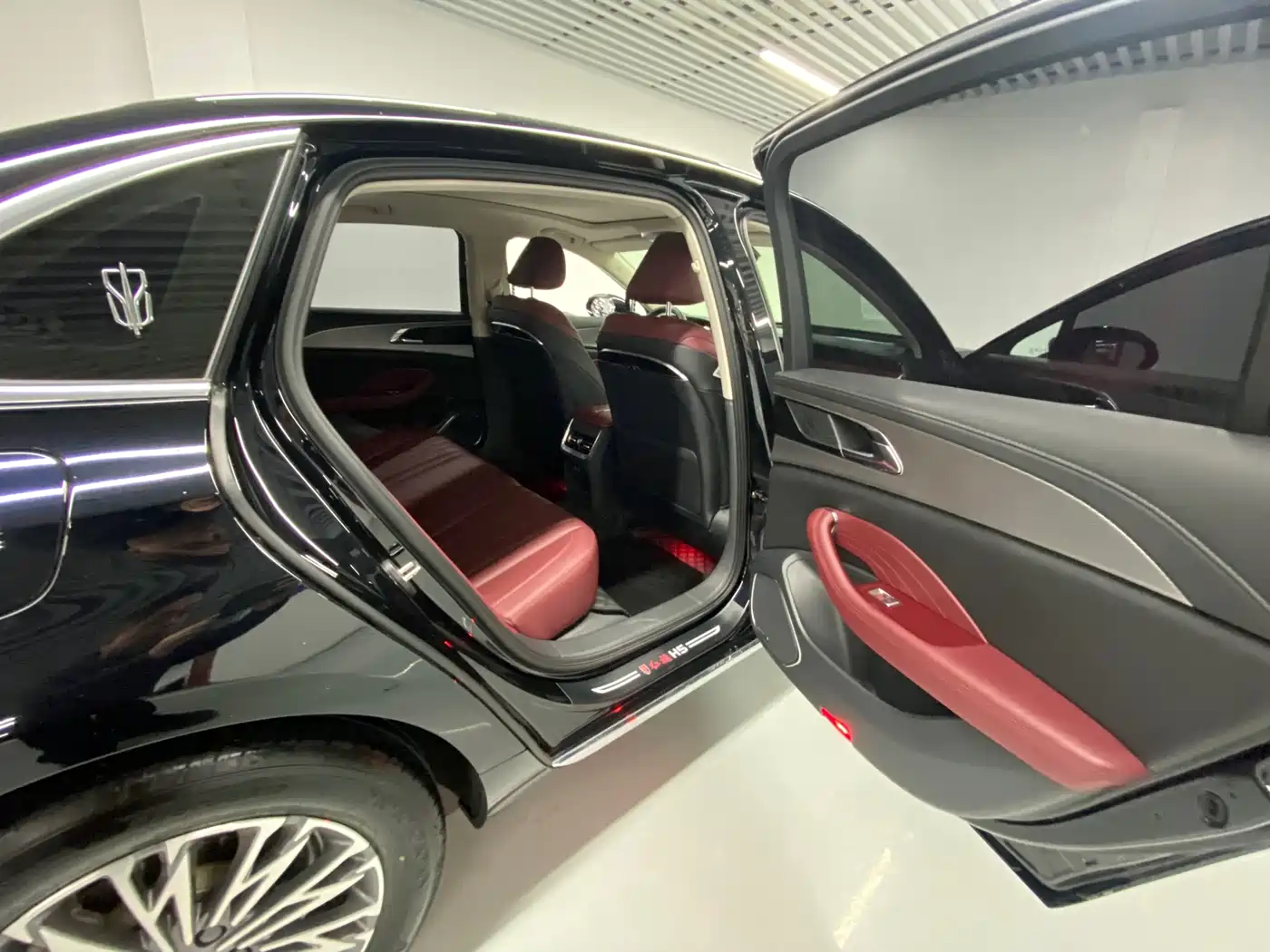 Hongqi H5 2024 1.5T DCT Smart Connect Flag Rhythm Edition фото 24