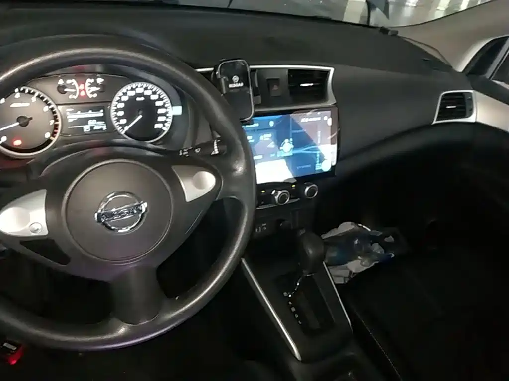 Nissan SYLPHY, миниатюра 10