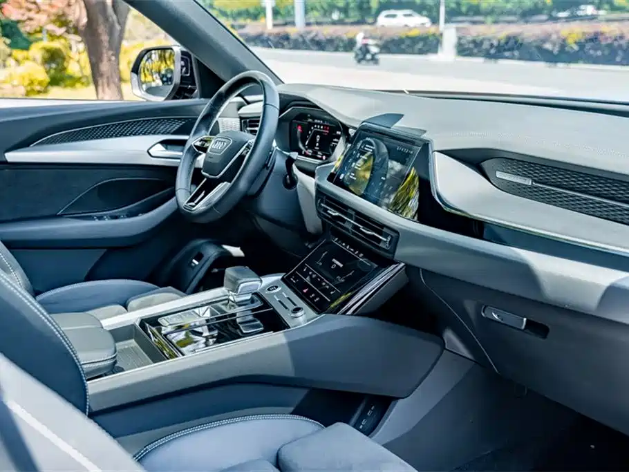 Audi Q6 2023 45 TFSI quattro Uniform Clouds Flying Rider Package фото 18
