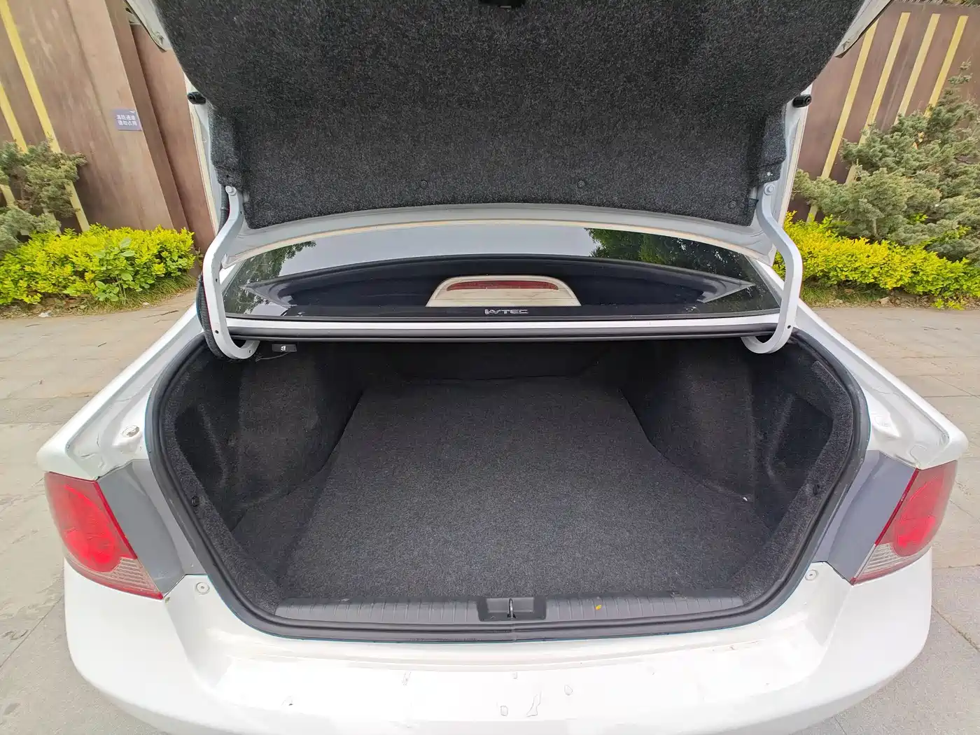 CIIMO CIIMO 2016 2015 1.8L Automatic Comfort Edition