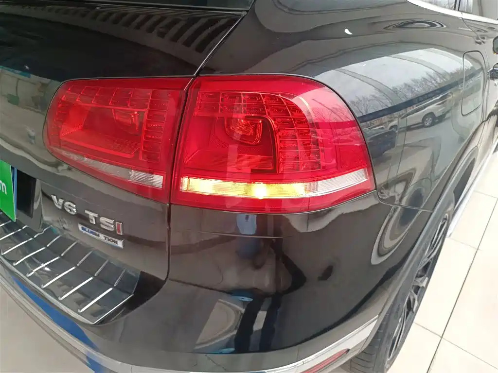 Volkswagen Touareg 2016 3.0TSI Glamour Edition фото 8