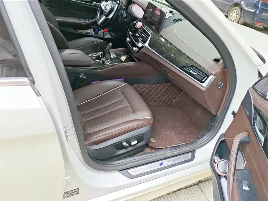 BMW 5 Series 2022 525Li M Sport Package фото 8