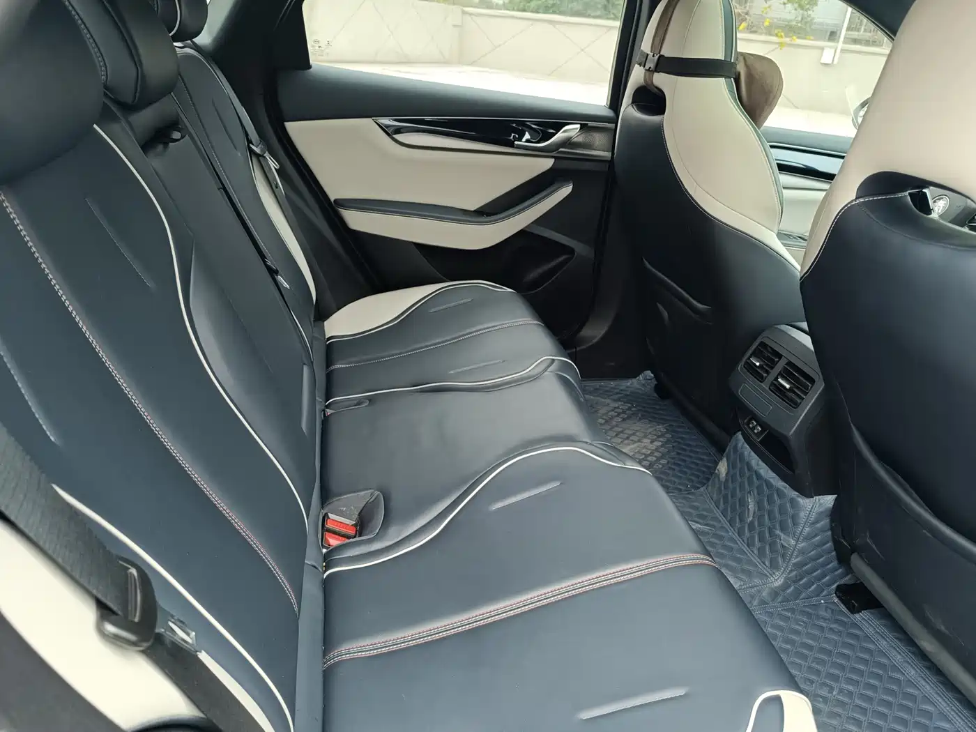 BYD Qin PLUS 2024 Glory Edition DM-i 55KM Leading фото 18
