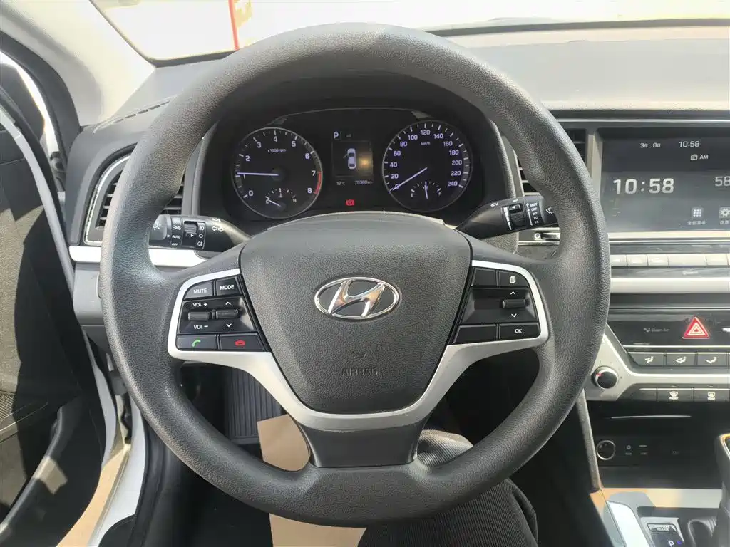Hyundai Elantra 2016 Model 1.6L Automatic Smart Elite фото 6