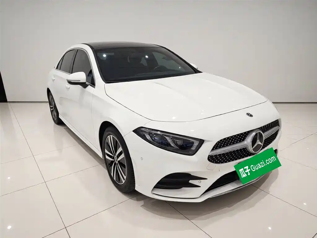Mercedes-Benz A-Class 2019 A 180 L Sport Sedan фото 4