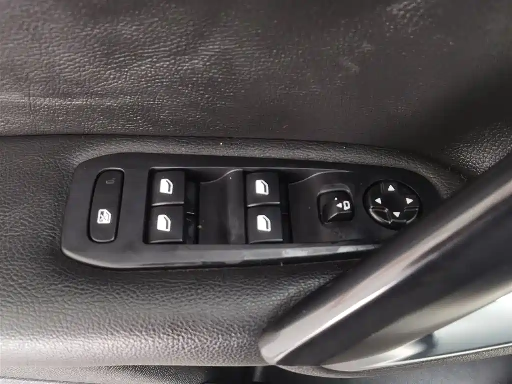Peugeot 408 2014 1.6T Automatic Supreme Edition фото 9