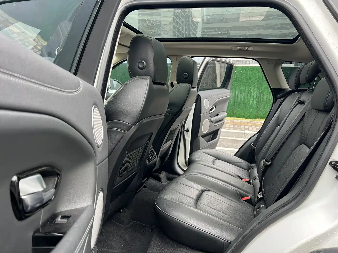 Land Rover Range Rover Evoque 2017 2.0T SE PLUS Smart Enjoy Edition фото 7