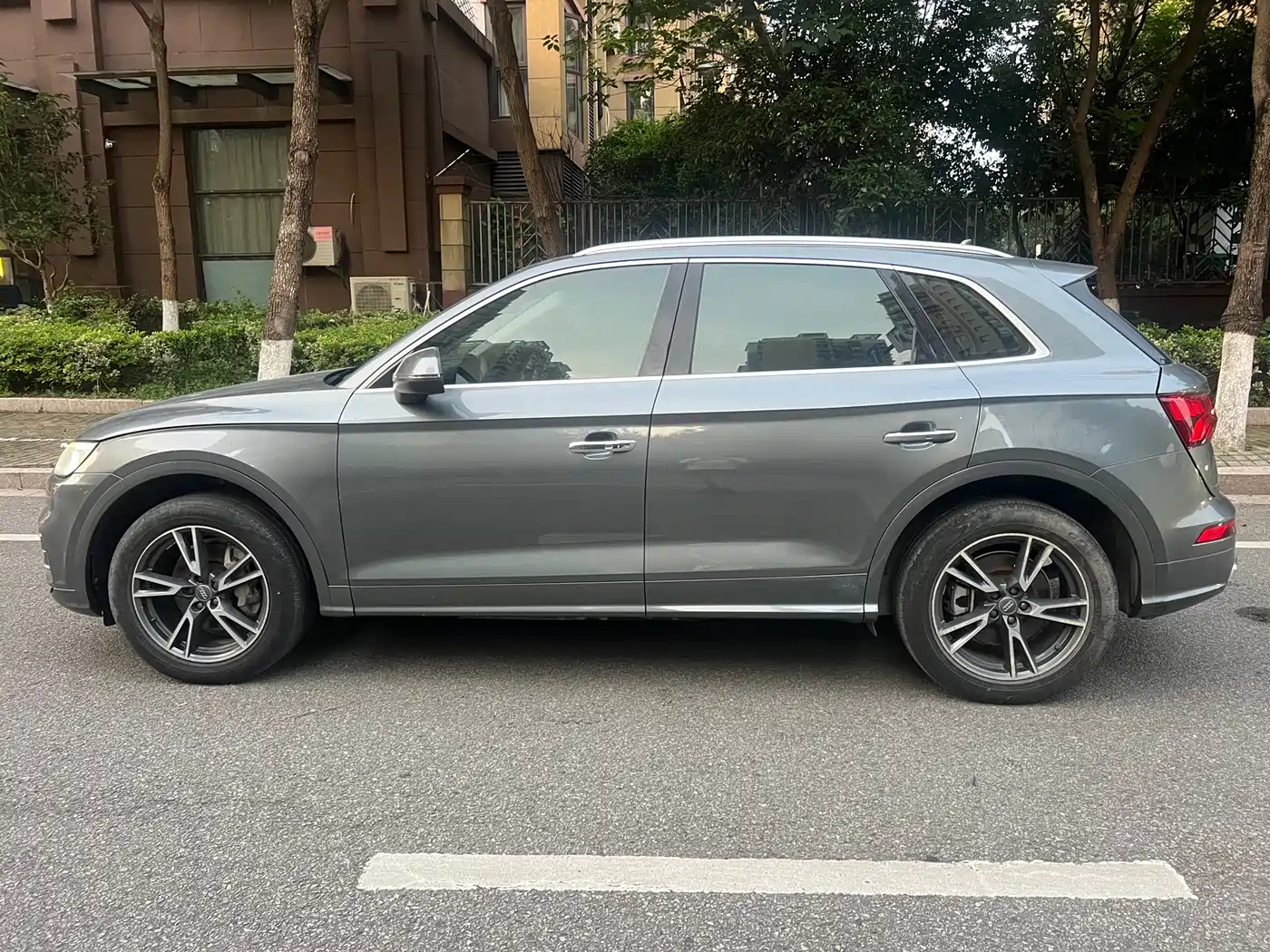 Audi Q5L 2020 Facelift 40 TFSI Honor Fashion фото 6