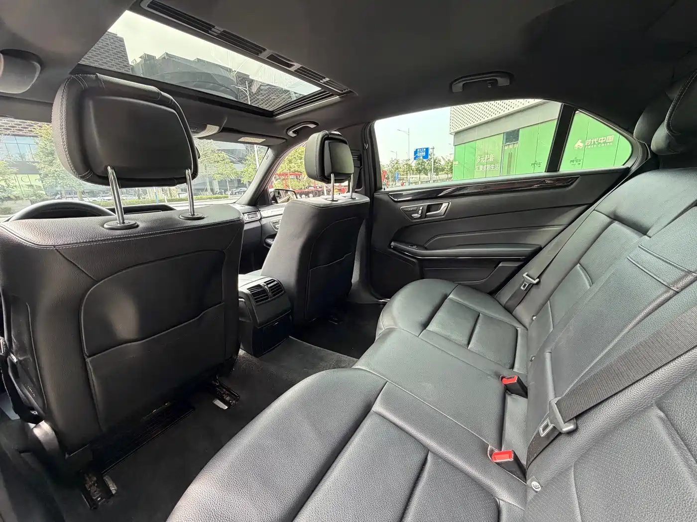 Mercedes-Benz E-Class 2014 E 260 L Sport фото 13