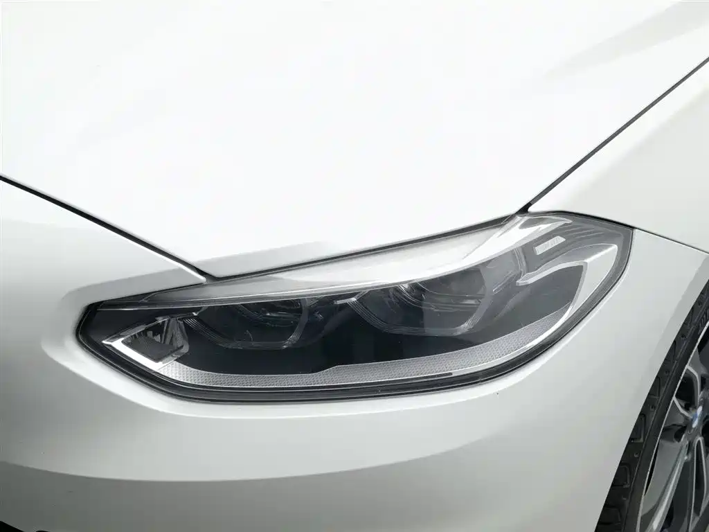 BMW 1 Series 2018 118i Sport Edition фото 7