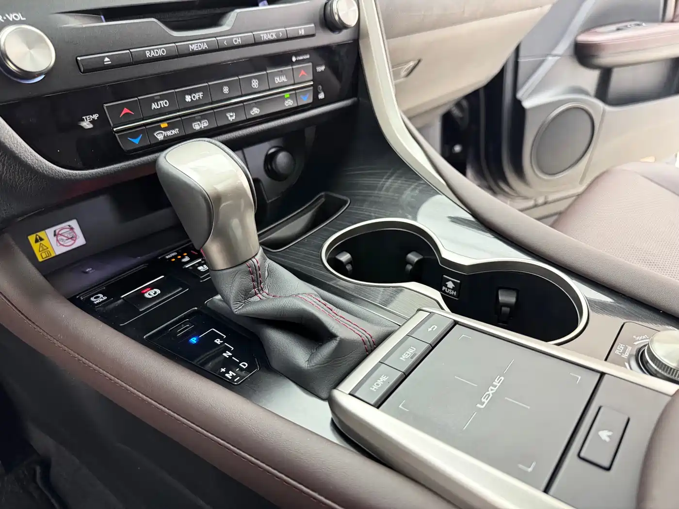 Lexus RX 2020 300 4WD Elegance Edition China VI фото 17