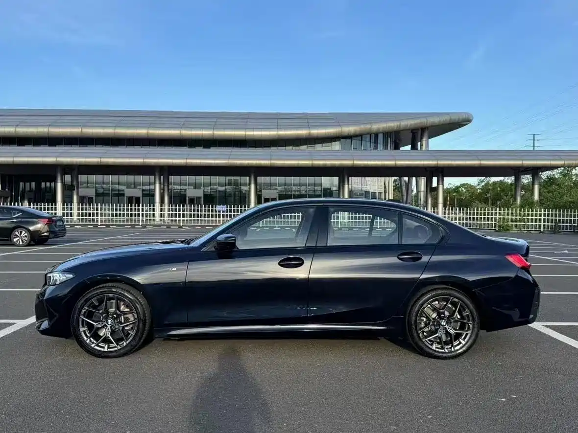 BMW 3 Series 2025 330Li M Sport Night Edition фото 9