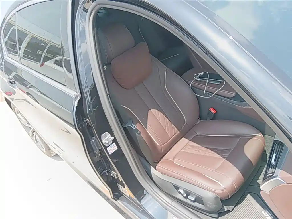 BMW 5 Series New Energy 2021 535Le M Sport Package фото 25