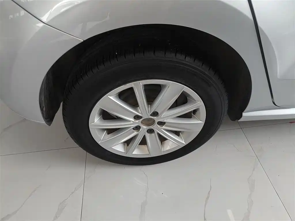 Volkswagen Polo 2014 1.4L Automatic Comfort Edition фото 21