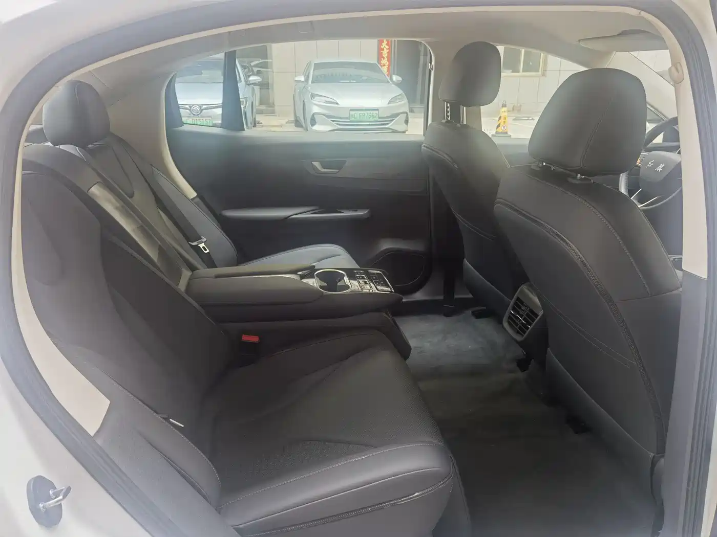Hongqi E-QM5 2021 Ride-hailing Charging Basic Edition 4-seater фото 15