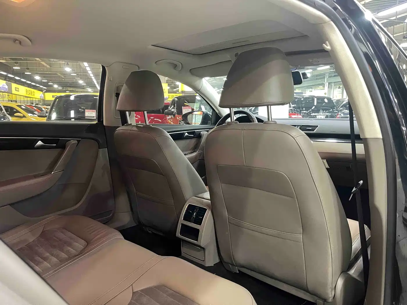 Volkswagen Magotan 2015 Facelift 1.8TSI Luxury фото 15