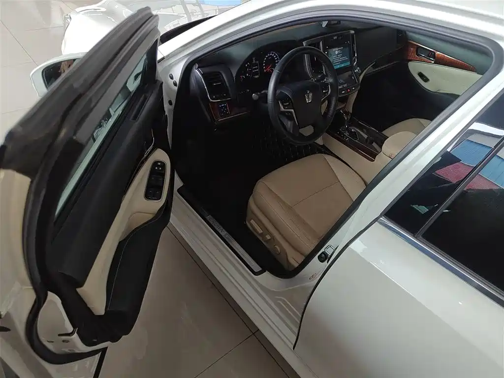 Toyota Crown 2015 2.5L Smart Edition фото 15