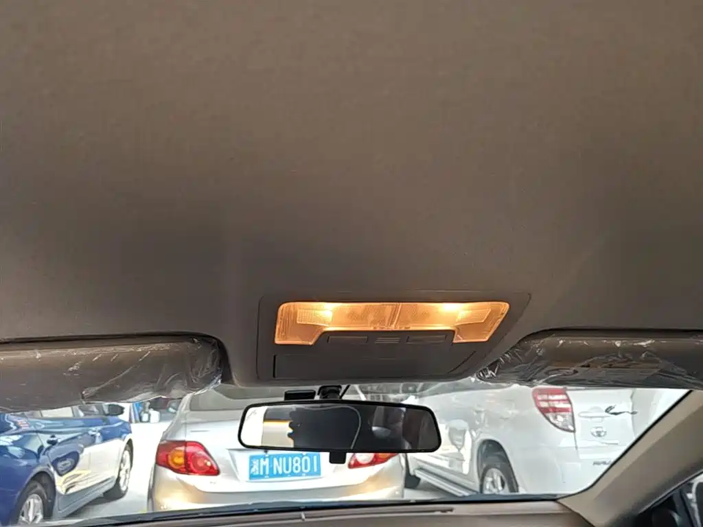 Toyota Corolla 2017 Facelift 1.6L S-CVT GL фото 18