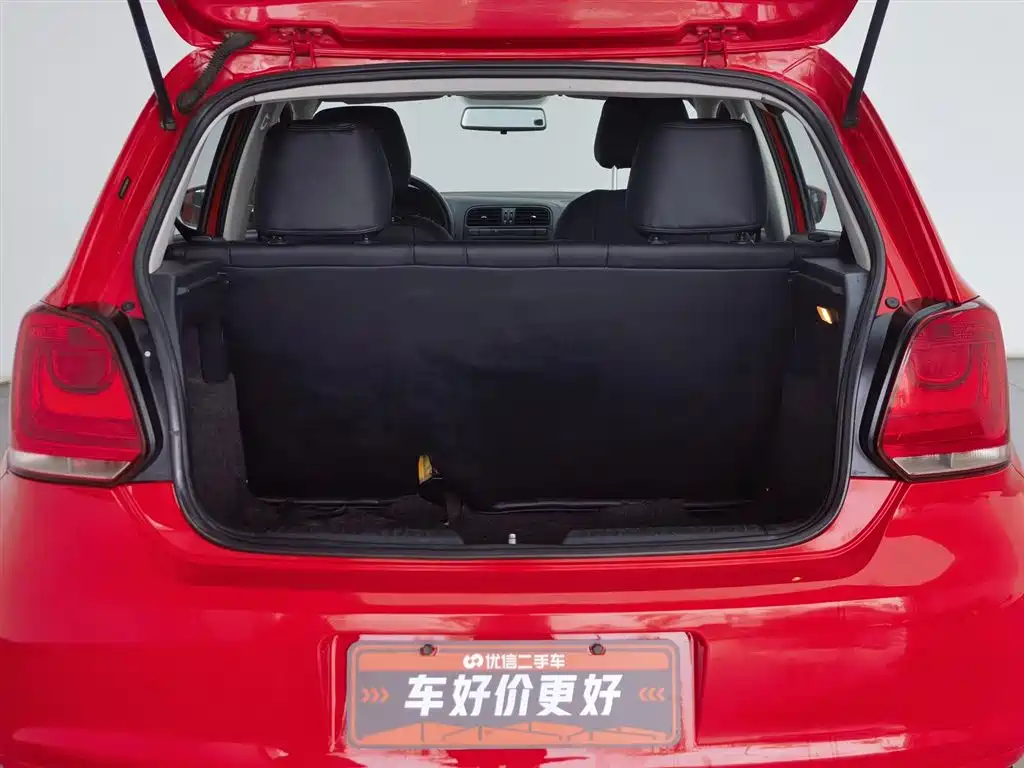 Volkswagen Polo 2013 1.4L Manual Trend Edition фото 16