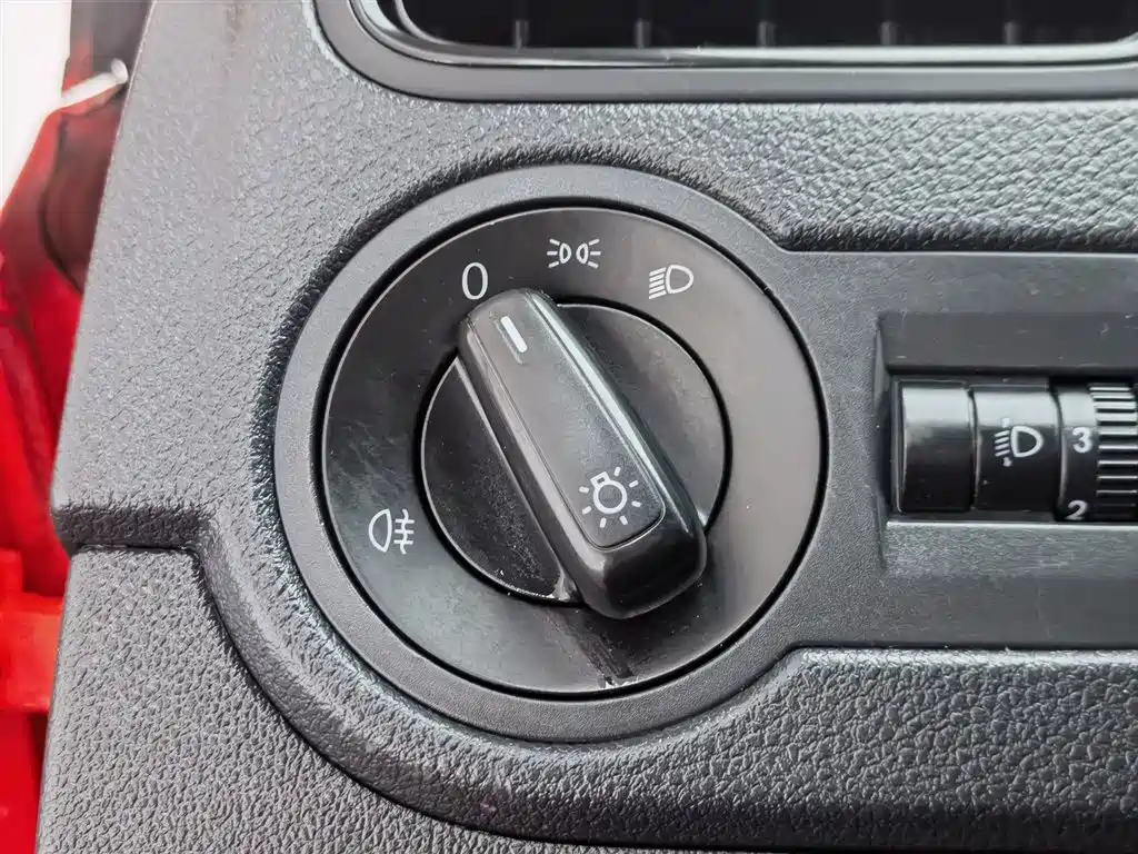 Volkswagen Polo 2013 1.4L Manual Trend Edition фото 21