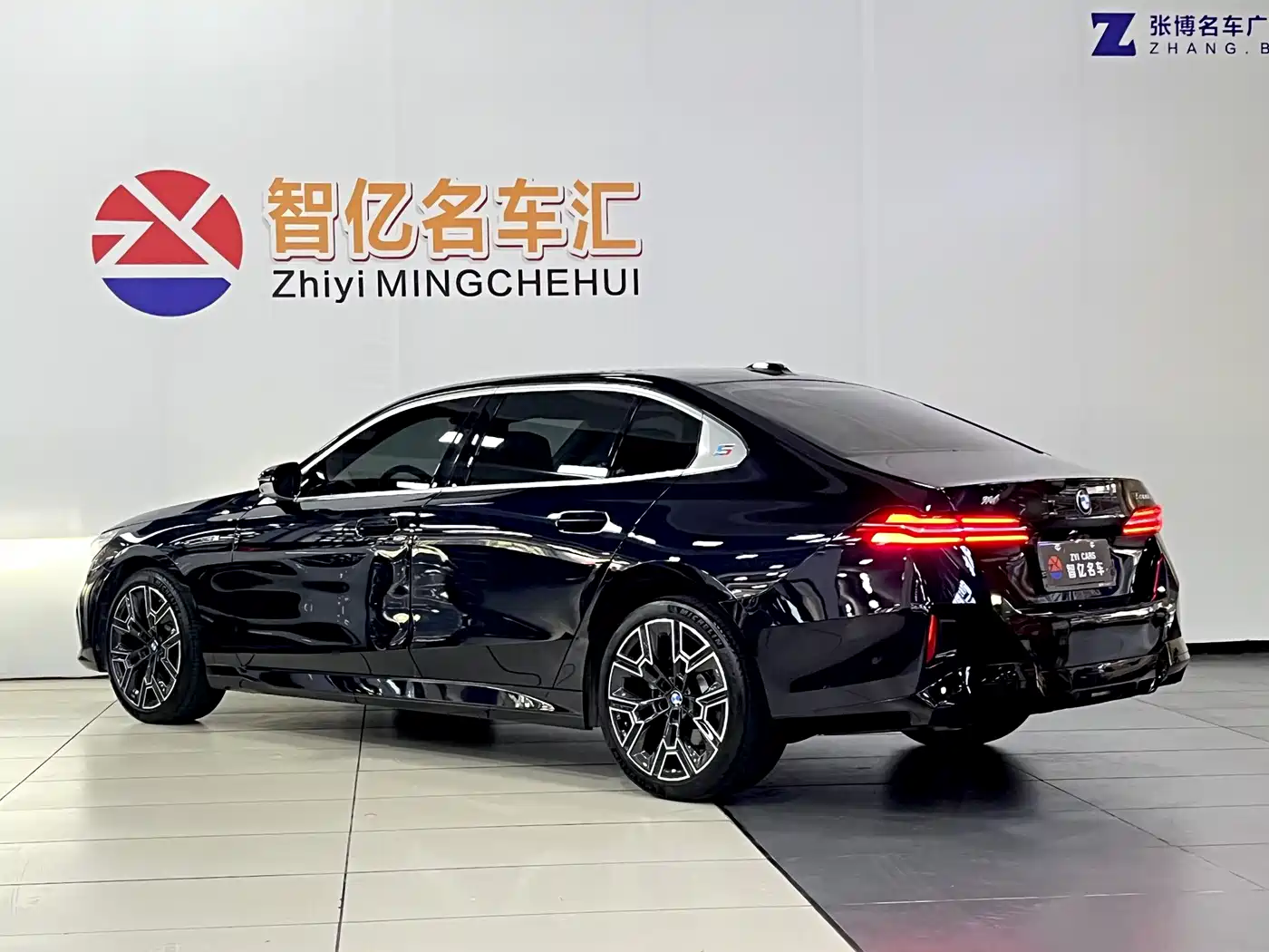 BMW 5 Series 2025 530Li Premium M Sport Package фото 15