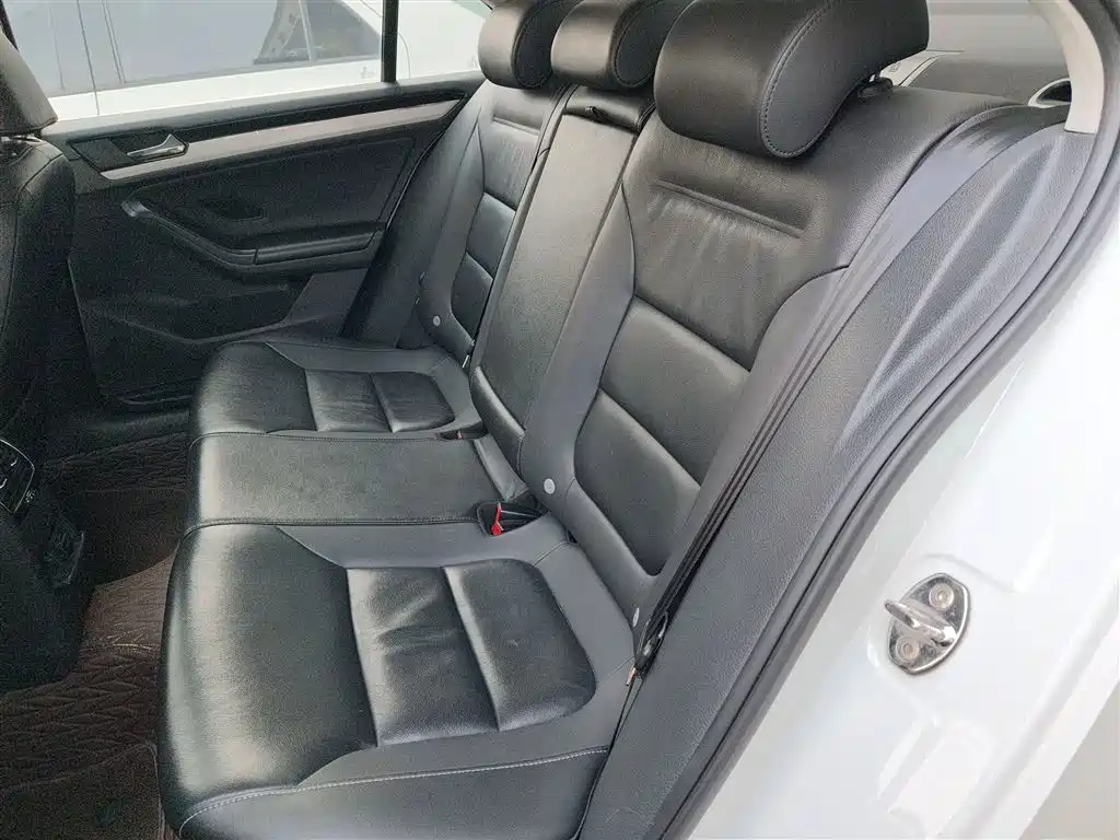 Volkswagen Sagitar 2015 230TSI Automatic Comfort фото 17