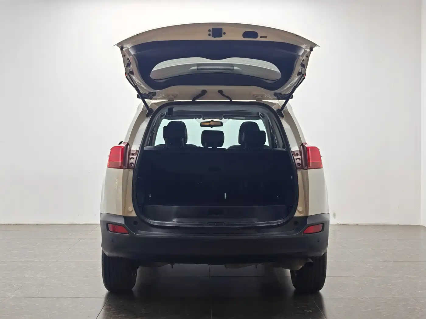 Toyota RAV4 Rongfang 2015 2.0L CVT 2WD Trend Edition фото 12