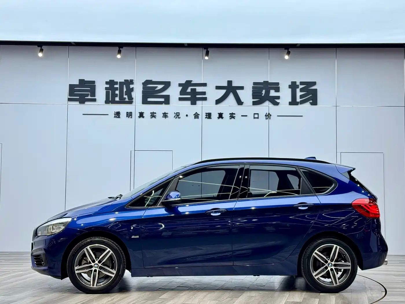 BMW 2 Series Touring 2016 218i Sport Design Package фото 4