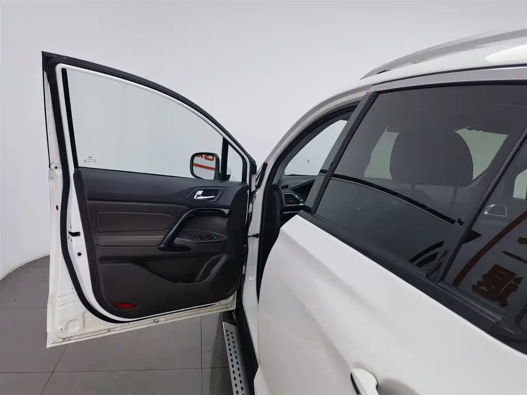 GAC Trumpchi Trumpchi GS4 2017 235T G-DCT 2WD Luxury фото 8