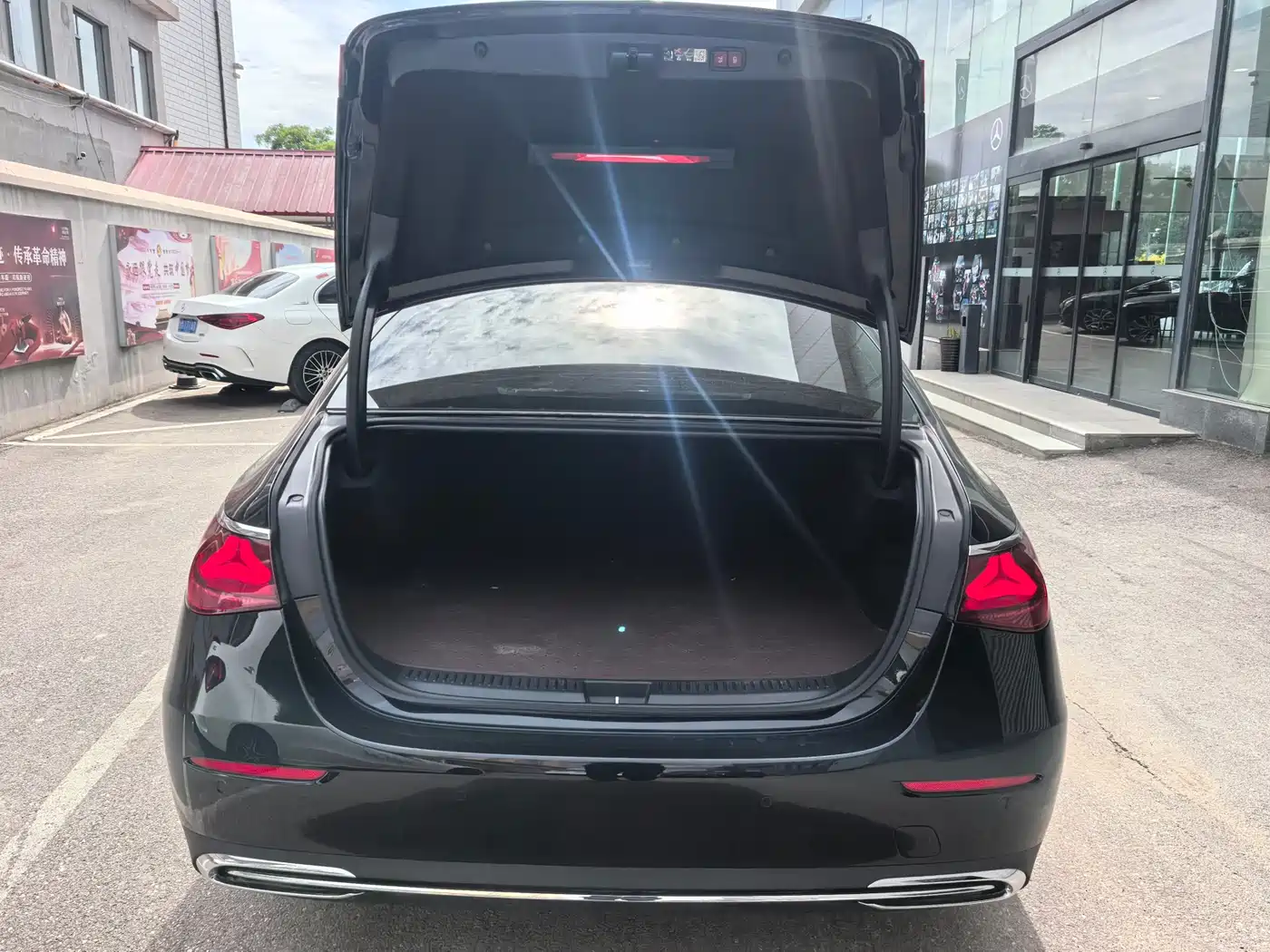 Mercedes-Benz E-Class New Energy 2024 E 350 e L Plug-in Hybrid Sedan фото 4