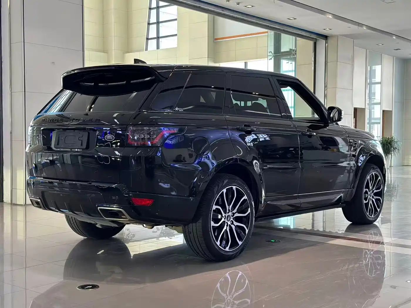 Land Rover Range Rover Sport 2021 3.0 L6 Gloss Black Edition фото 20
