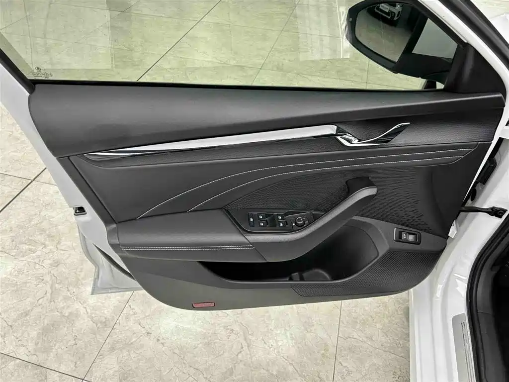 Škoda Octavia 2023 Facelift PRO TSI280 Premium Edition фото 10