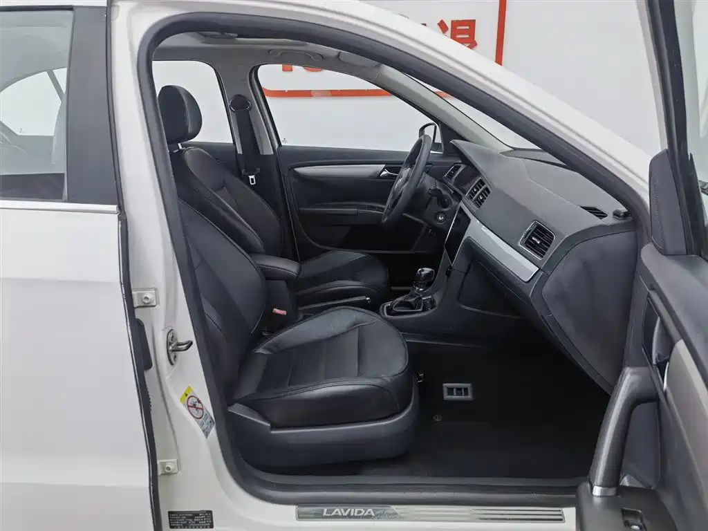 Volkswagen Lavida 2013 Facelift Classic 1.6L Automatic Comfort фото 23