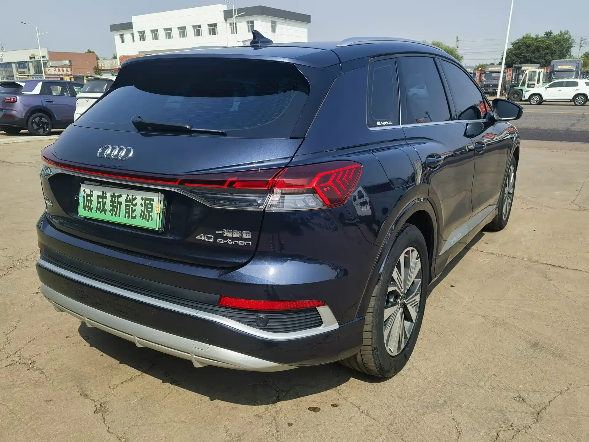Photo 4 - Audi Q4 e-tron